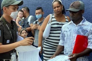 Pese a contingencia sanitaria, migrantes se aglomeran en Chiapas
