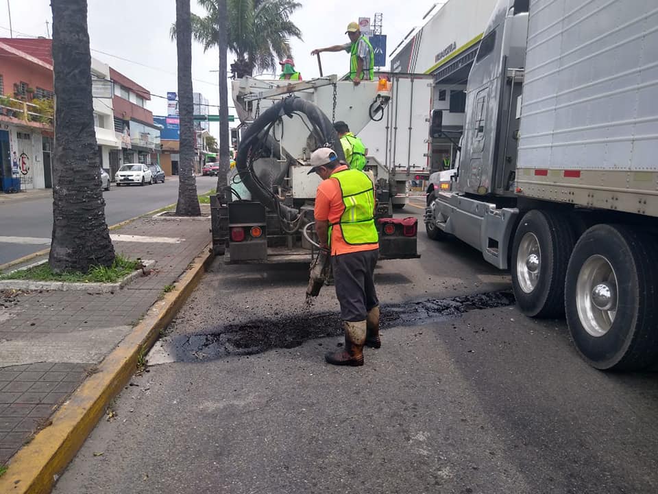 Se realiza bacheo y mantenimiento de calles en Tapachula