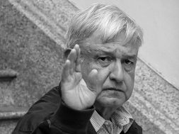 López Obrador escucha problematicas de los mexicanos
