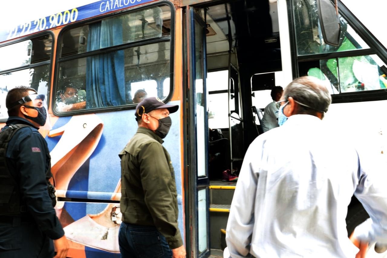 Montan operativo en Tuxtla para disminuir número de pasajeros en transporte público