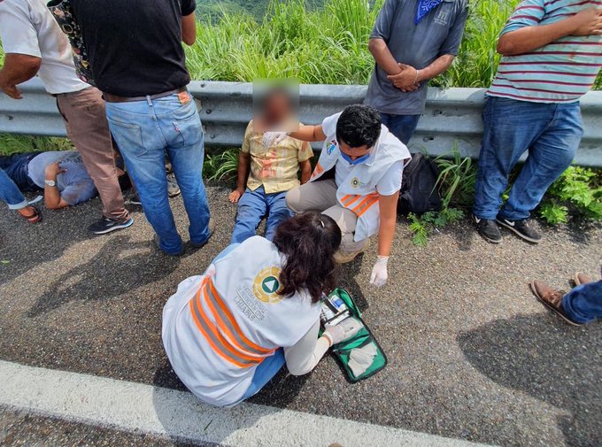 En Arriaga, accidente deja un muerto y más de 20 heridos; entre ellos dos menores