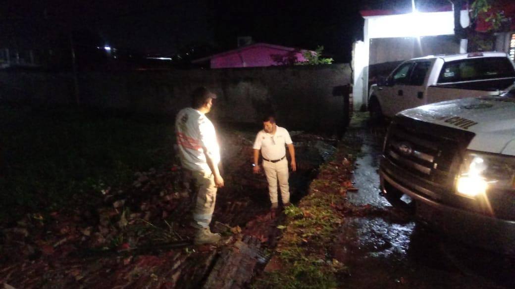 Fuertes lluvias en Tapachula derriban barda perimetral