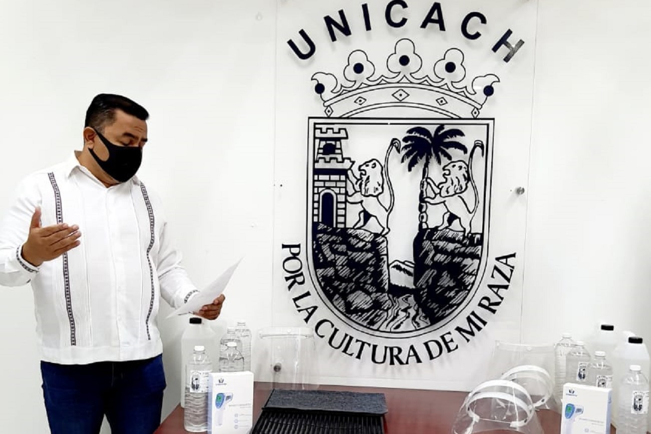 Entregan kits desinfectantes a los campus de la UNICACH