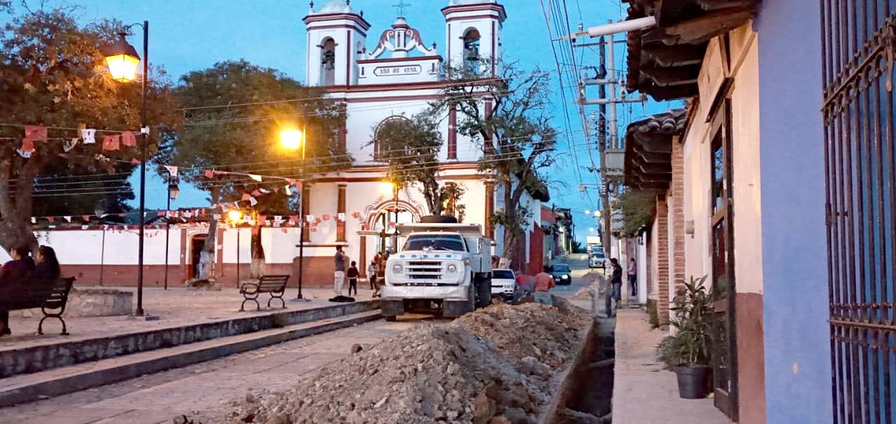 Inician trabajos de mejoramiento vial en barrios “El Cerrillo” y “Mexicanos”