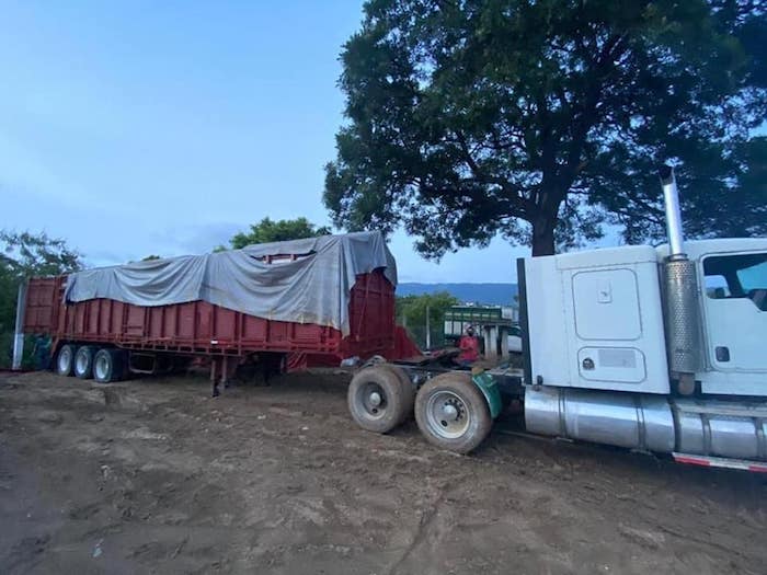Recuperan tráiler robado con 31 toneladas de cemento en Tuxtla