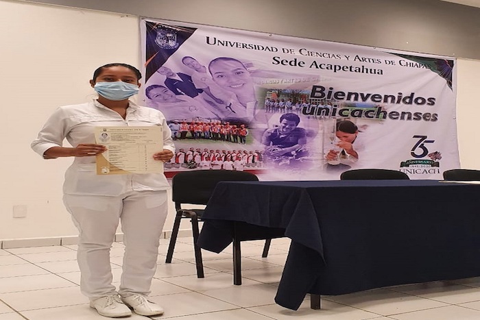 Pese a pandemia, egresados UNICACH reciben certificados de estudios