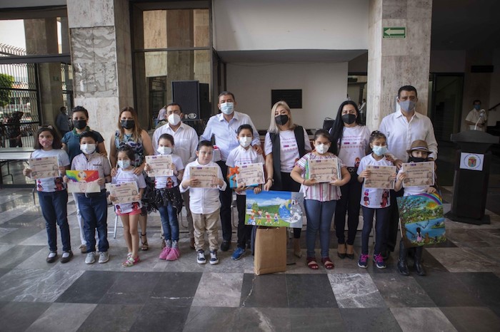 Premian a ganadores del concurso de dibujo infantil: “Imagina un mundo sin violencia”