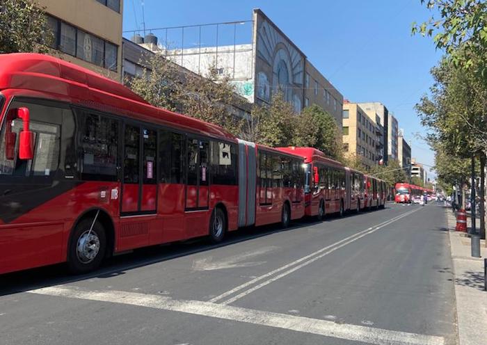 Camioneros impiden a unidades de Metrobús dar servicio