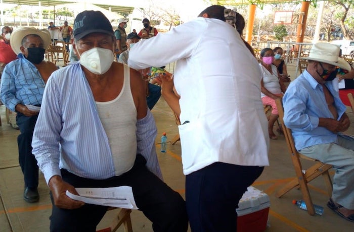Continúa en Chiapas jornada de vacunación contra COVID-19