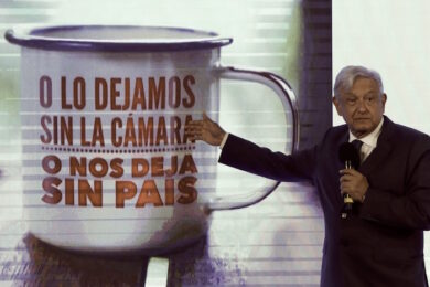 LÛpez Obrador tiende la mano a la oposiciÛn para reformas constitucionales