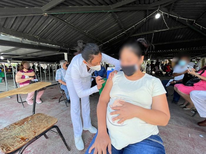 Invita IMSS Chiapas a mujeres embarazadas a vacunarse contra COVID-19