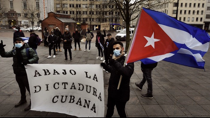 Angola expulsó a los médicos cubanos / Epistolario