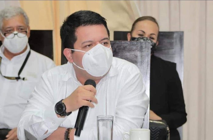 Exhorta Molina Morales a la población a vacunarse contra COVID-19