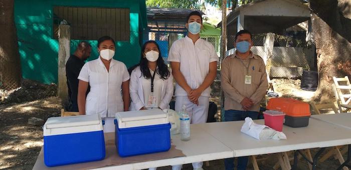 Vacunación contra COVID-19 llega a los panteones de Chiapas