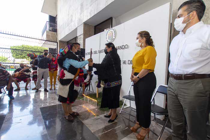 Municipios indígenas entregan bastón de mando a diputada Leticia Méndez Intzin