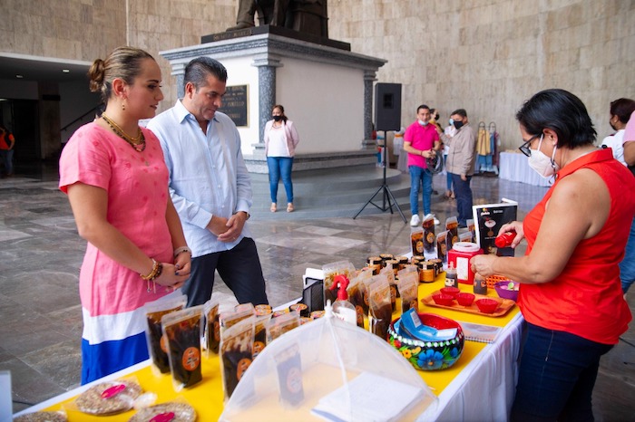 Inauguran Expoventa de productores chiapanecos en Congreso del Estado
