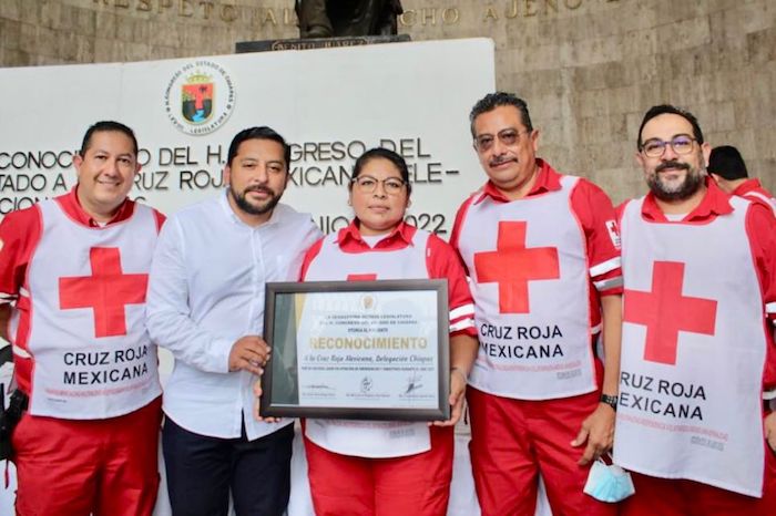 Diputado Aguilar Meza entrega reconocimientos a la Cruz Roja por su labor humanitaria