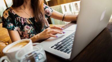 Mujer con teletrabajo