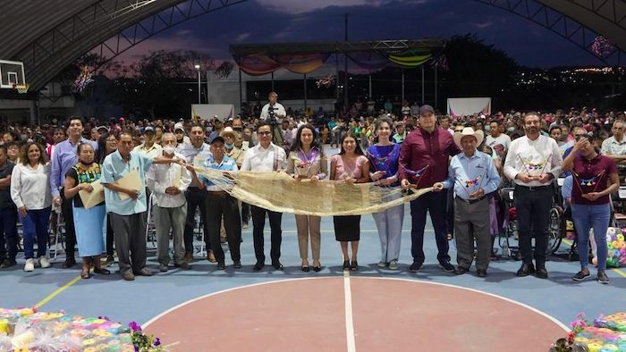 Flor Esponda participa en la entrega de Hilo de Hamaca a artesanos de Berriozábal
