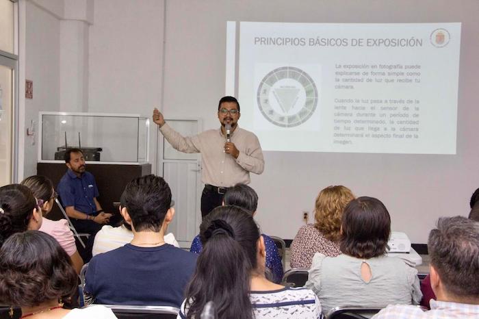 Imparte José Manuel Cruz Gutiérrez curso:”Los fundamentos de la fotografía móvil”