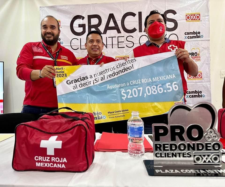 OXXO entrega recursos de su campaña de redondeo a Cruz Roja Mexicana de Tuxtla Gutiérrez