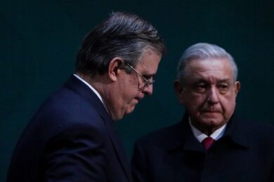 Marcelo Ebrard y Andrés Manuel López Obrador durante la conferencia de prensa matutina.