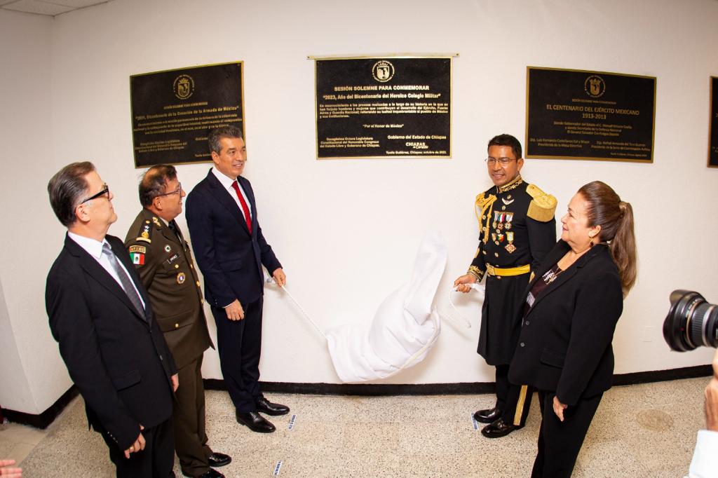 Gobernador Rutilio Escandón devela letras doradas en conmemoración del Bicentenario del Heroico Colegio Militar