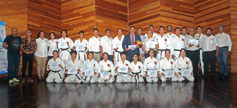 Reconocen trayectoria deportiva del Sensei Gilberto Hernández Maza, dentro del Karate