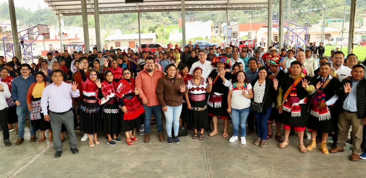 Indígenas tzeltales de Tenejapa se reúnen con Carlos Morales en Asamblea Informativa