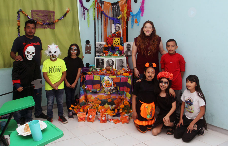 Tania Robles celebra Día de Muertos con las y los alumnos de la Telesecundaria 1451 “Dr. Manuel Velasco Suárez” del Indeporte