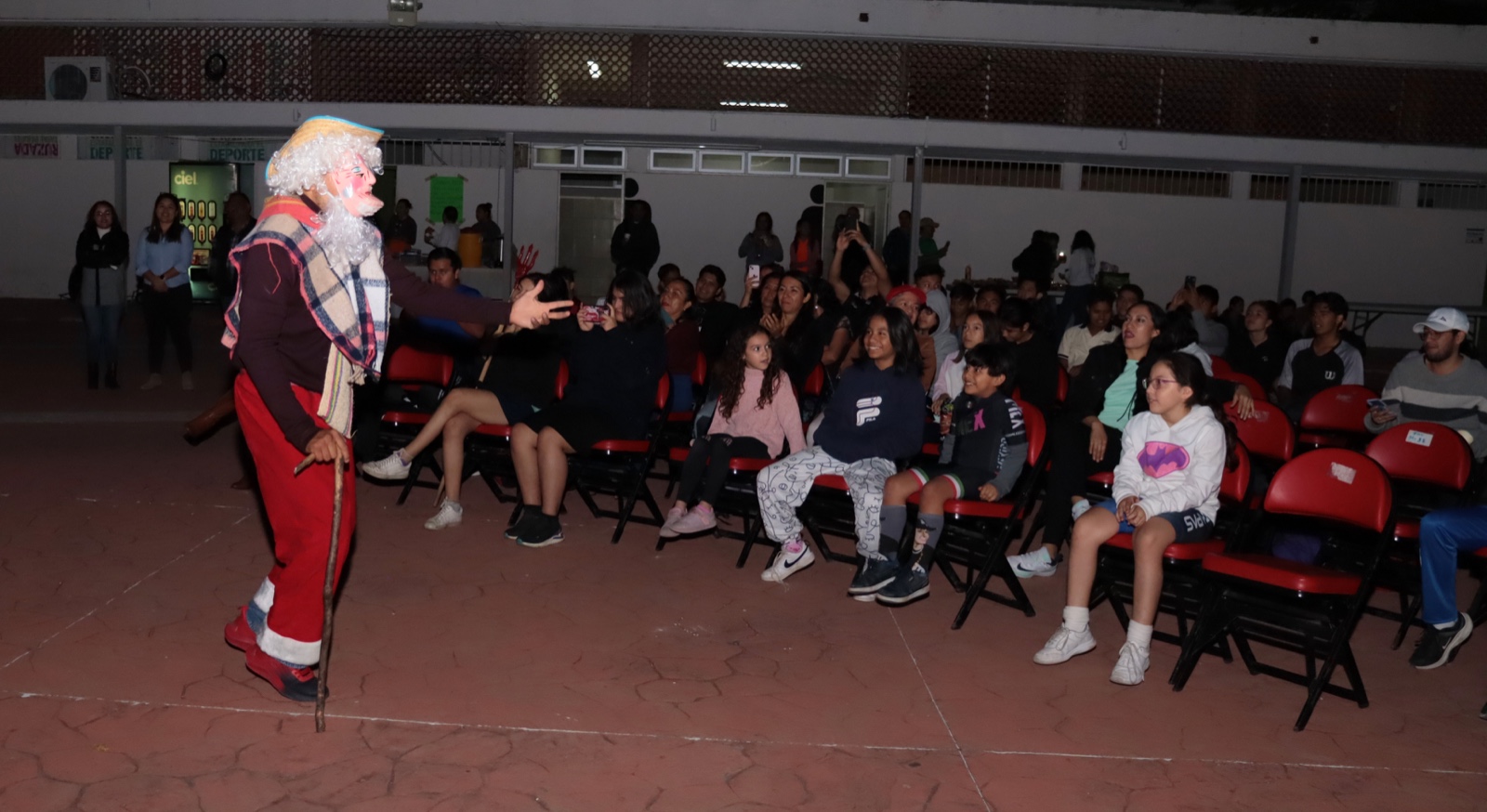 Estudiantes de la primaria “Rodulfo Figueroa Esquinca” del Indeporte presentaron el programa “Una historia para compartir”