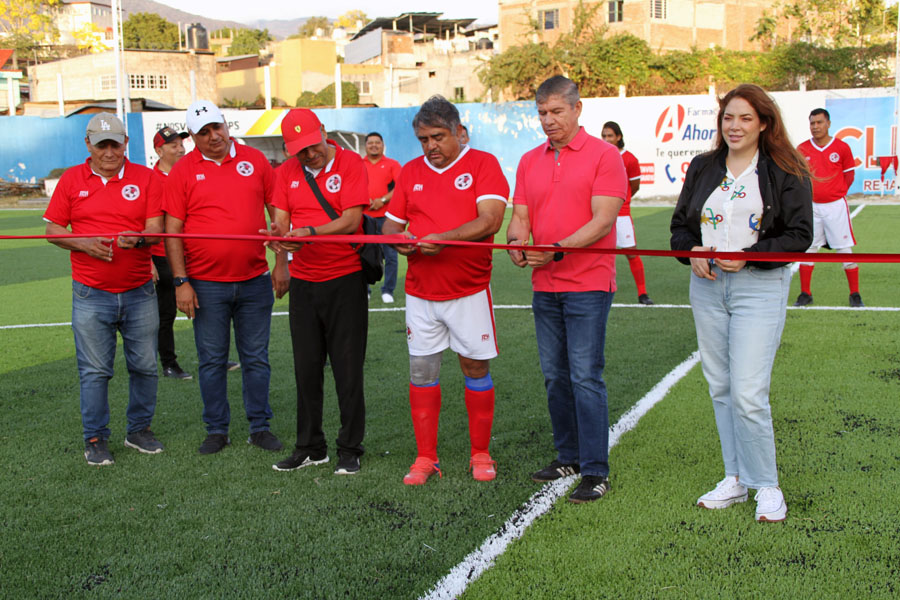 Tania Robles reinaugura el estadio “Flor del Sospó”