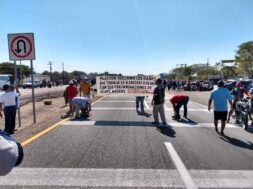 Un año después, vuelve protesta y cierre de carreteras por contaminación en Paredón2