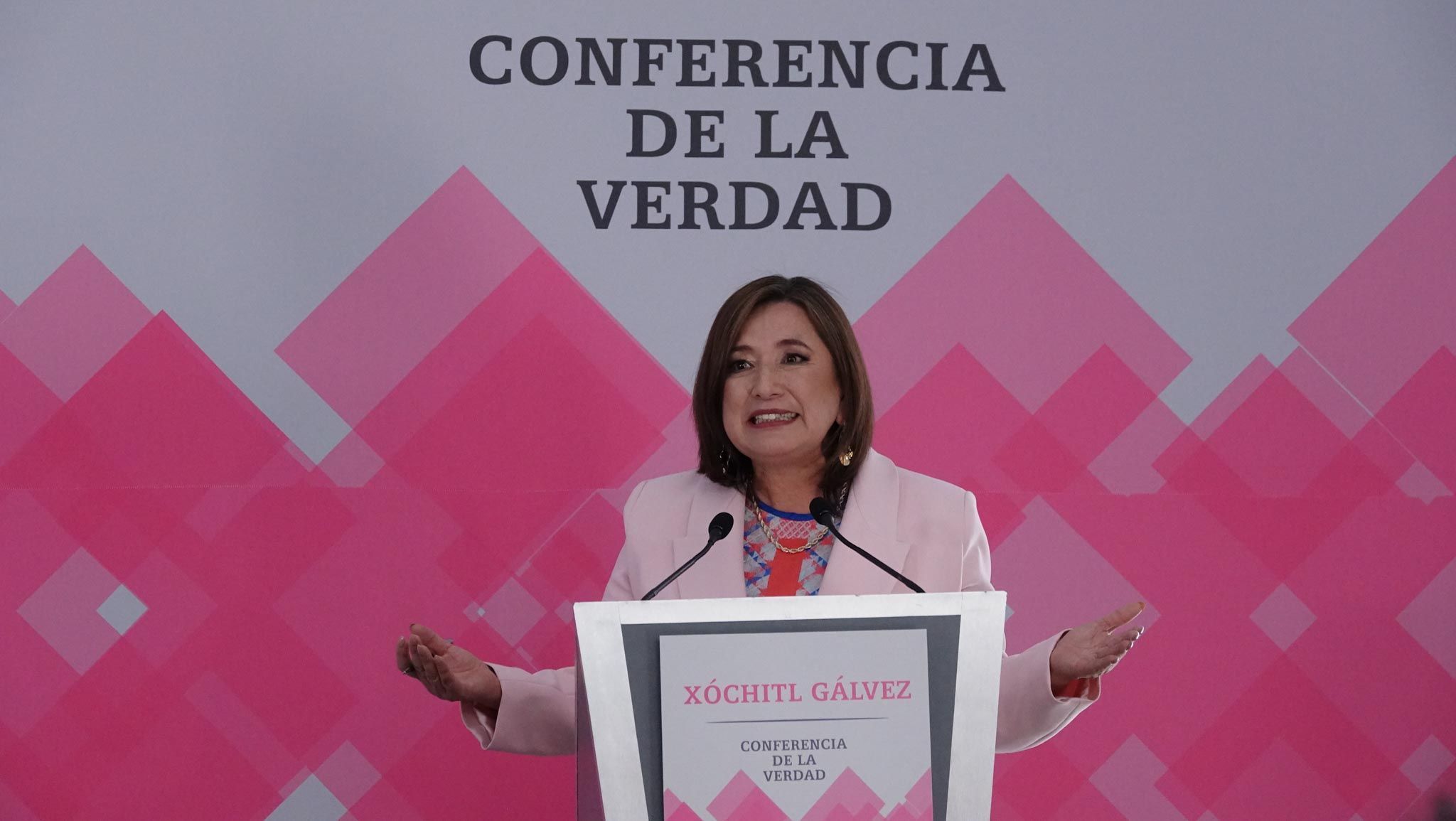 Xóchitl Gálvez expone contratos millonarios ligados a la familia presidencial