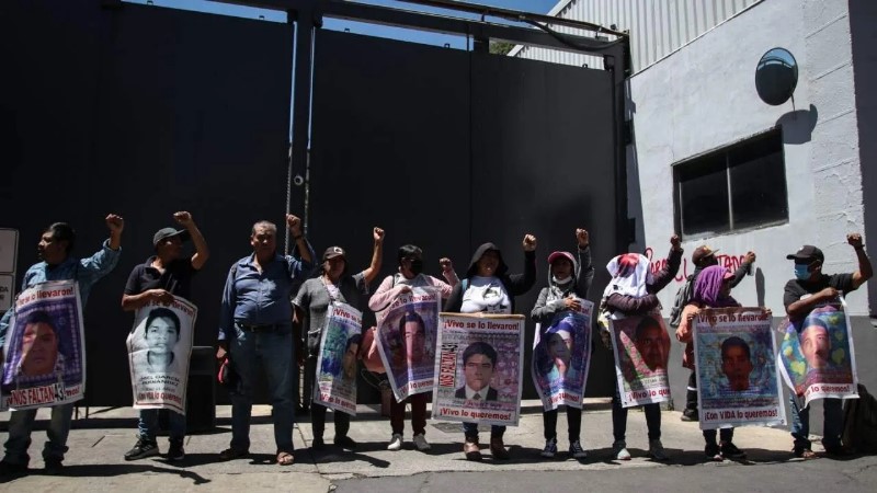 Giro en el Caso Ayotzinapa: Buscan 82 Años de cárcel para Murillo Karam y AMLO cuestiona libertad de militares