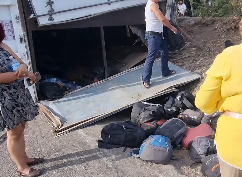 Accidente carretero deja 50 migrantes lesionados