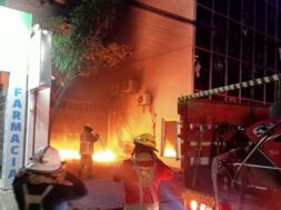 Atacan con bombas molotov al IEPC Chiapas1