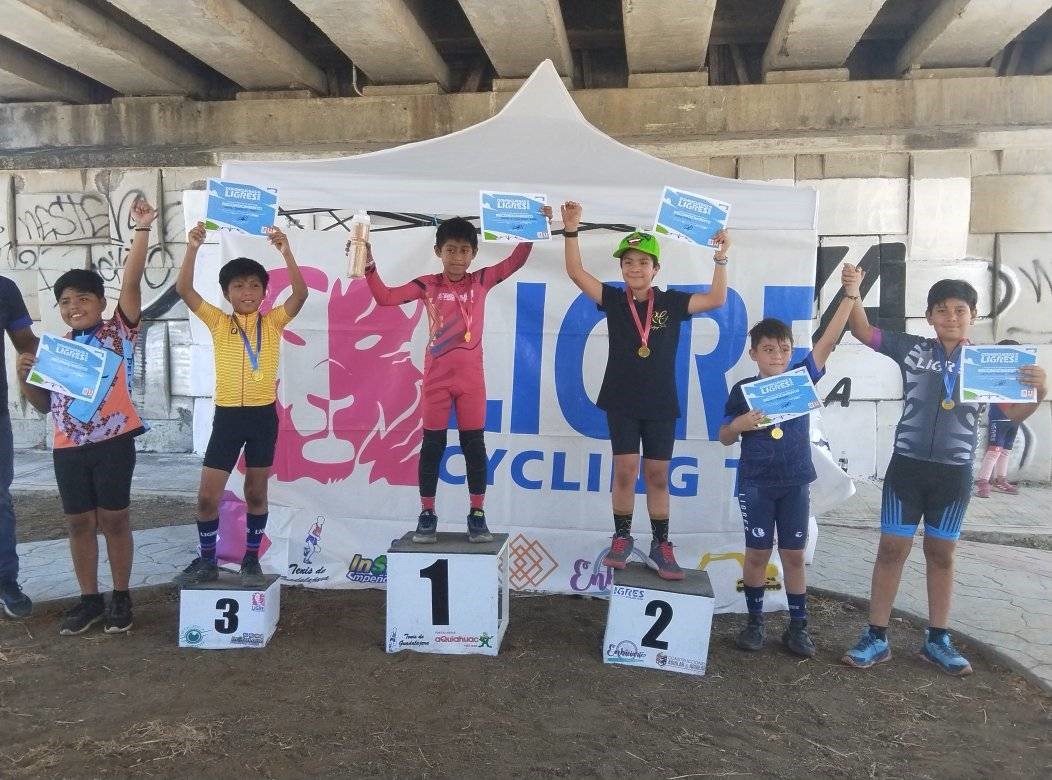 Ciclistas del club “Enrique Albores Gordillo” con medallas en la Dominguera Ligres 2024