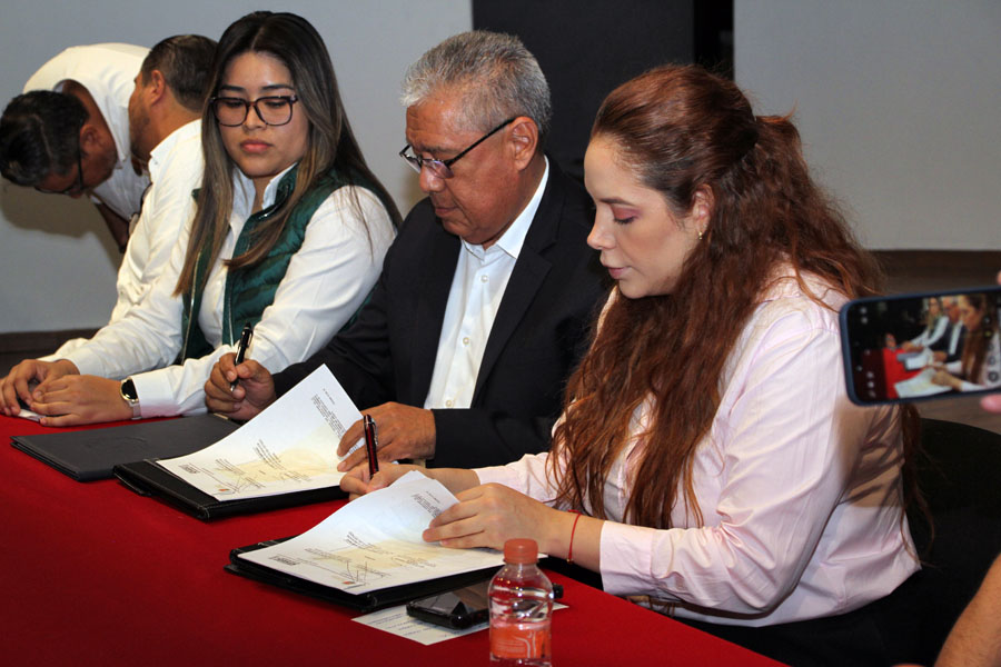 Tania Robles firma convenio de colaboración con el Consejo Estatal de Notarios del Estado de Chiapas