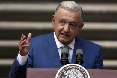 Poleěmica AMLO-NYT provoca filtracioěn masiva de nuěmeros telefoěnicos de poliěticos2