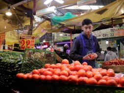 Productos esenciales para mexicanos elevan sus precios tomate, cebolla y Coca-Cola