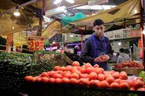 Productos esenciales para mexicanos elevan sus precios tomate, cebolla y Coca-Cola