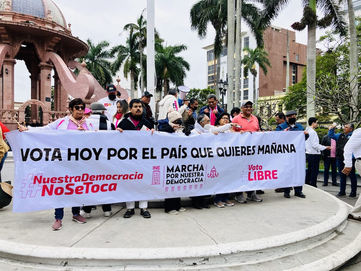 Xóchitl Gálvez celebra marcha por la Democracia