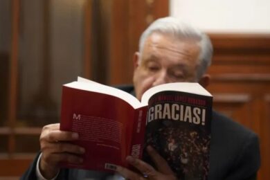 amlo libro gracias y Alberto Pérez Dayán