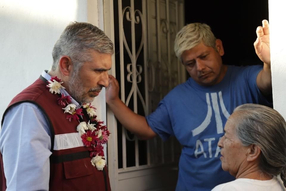 Angel Torres recorre casa por casa la colonia Cerro Guadalupe y lleva mensaje de Morena