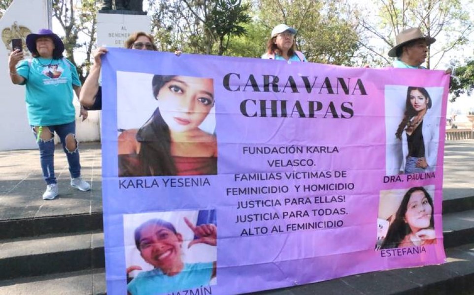 Familiares de víctimas de feminicidios en Chiapas inician protesta en varios estados