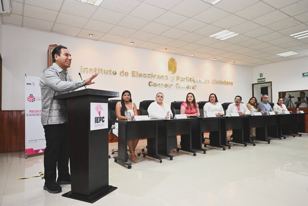 Eduardo Ramírez se registra ante el IEPC como candidato a la gubernatura de Chiapas