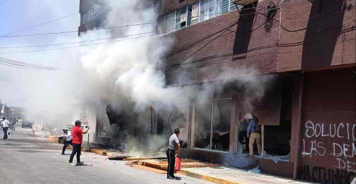 Fuego y violencia en Chiapas: Persona calcinada y oficinas de educación  incendiadas