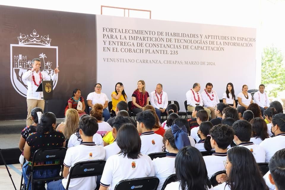 Estudiantes del Cobach 235, de Venustiano Carranza, cuentan con espacios educativos modernos