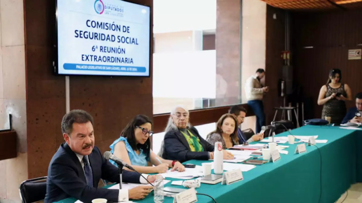 Diputados de Morena alteran dictamen sobre pensiones, aplazando votación